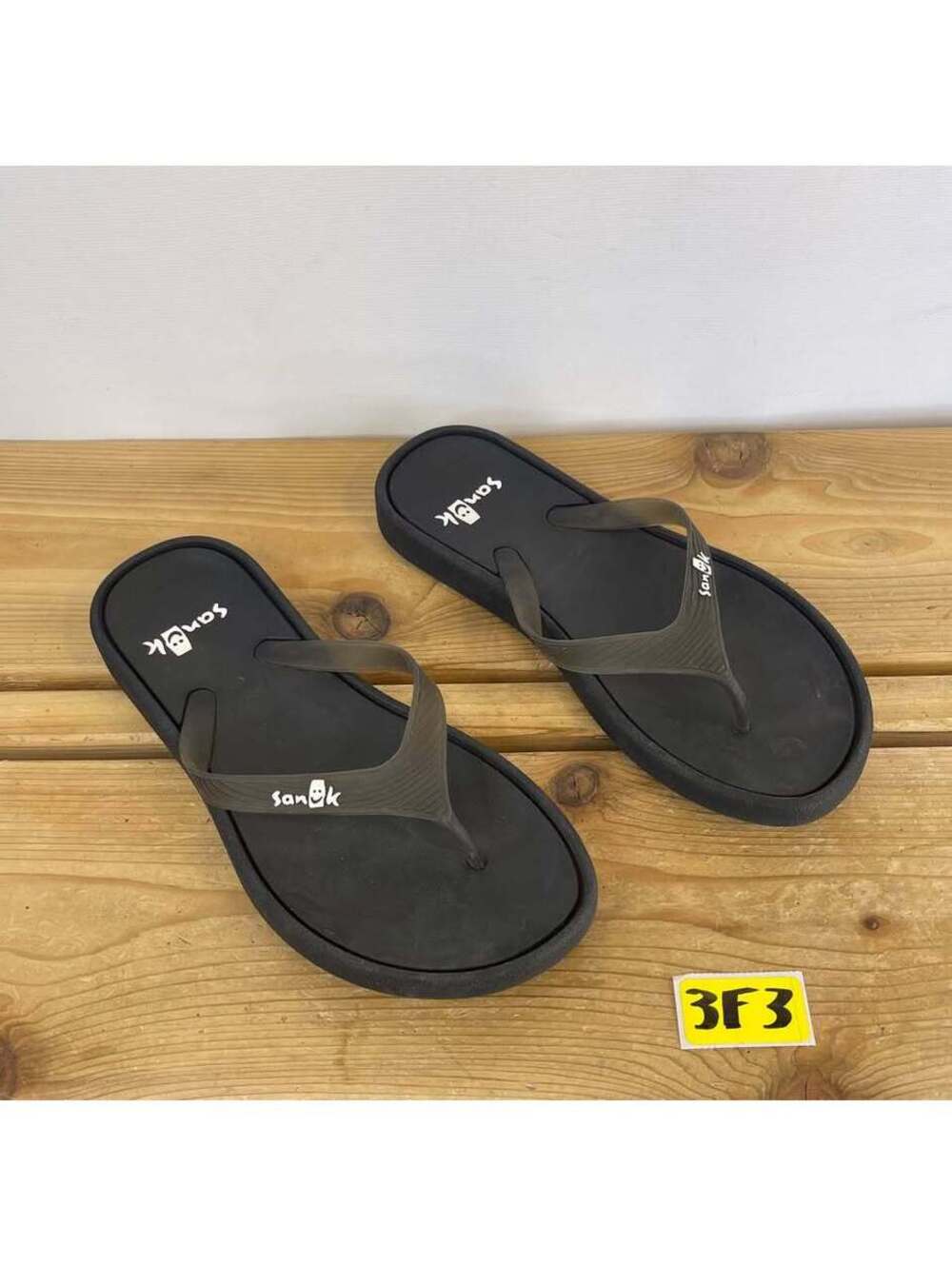 Sanuk Flip Flops Women's Size 6